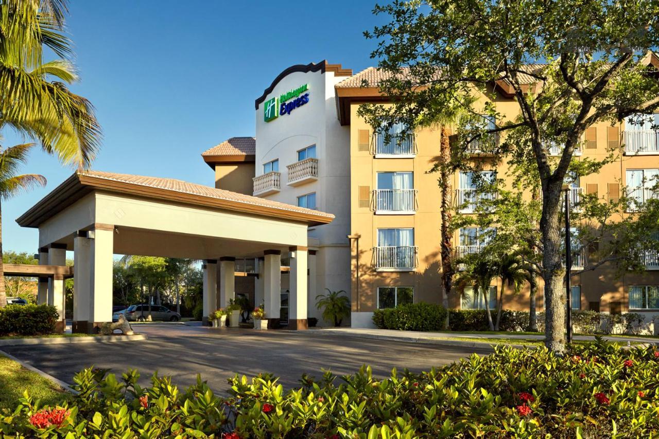 Holiday Inn Express & Suites Naples Downtown - 5Th Avenue By Ihg Buitenkant foto