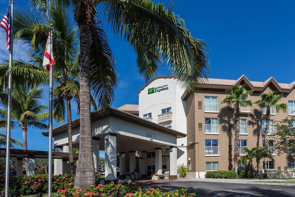 Holiday Inn Express & Suites Naples Downtown - 5Th Avenue By Ihg Buitenkant foto