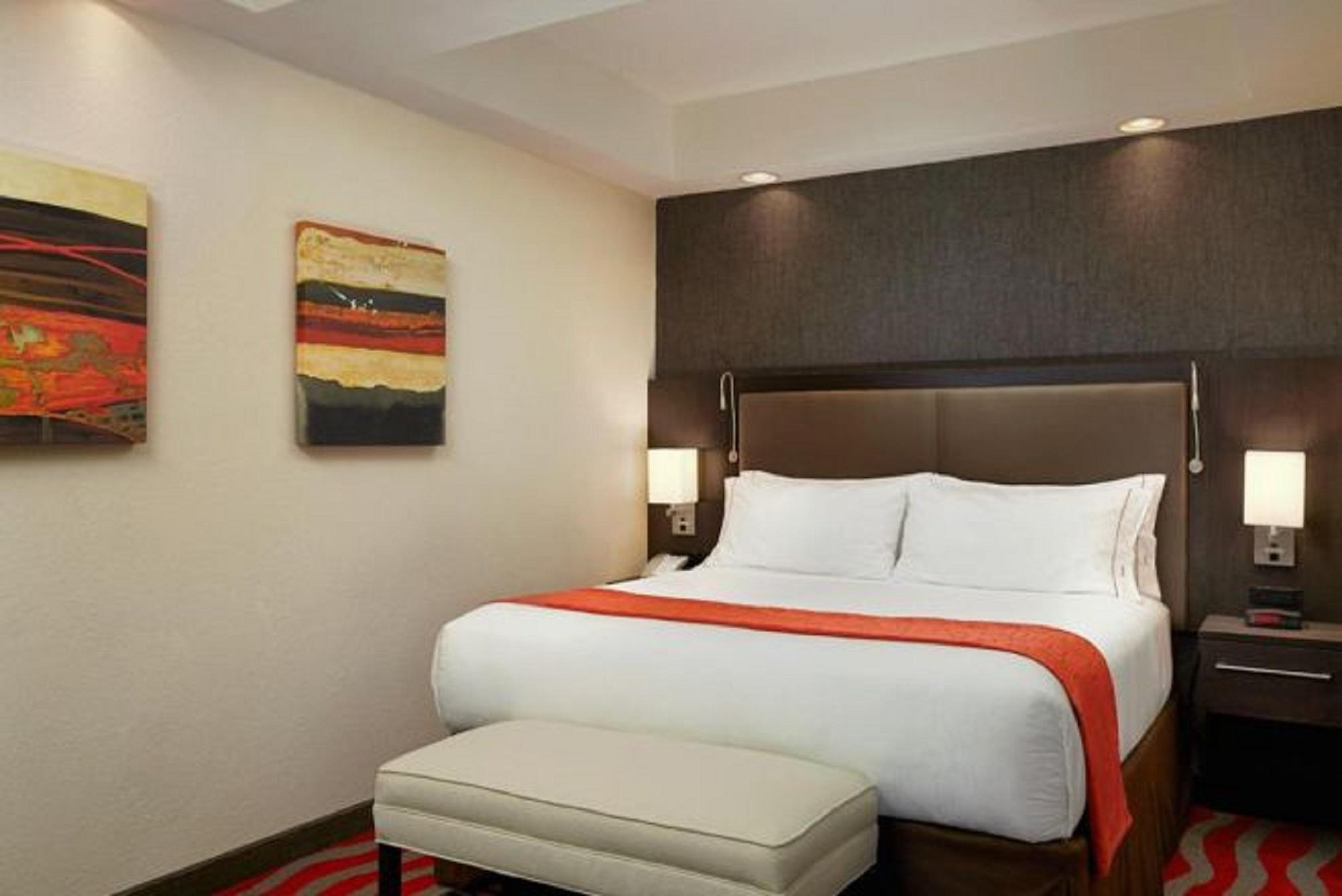 Holiday Inn Express & Suites Naples Downtown - 5Th Avenue By Ihg Buitenkant foto