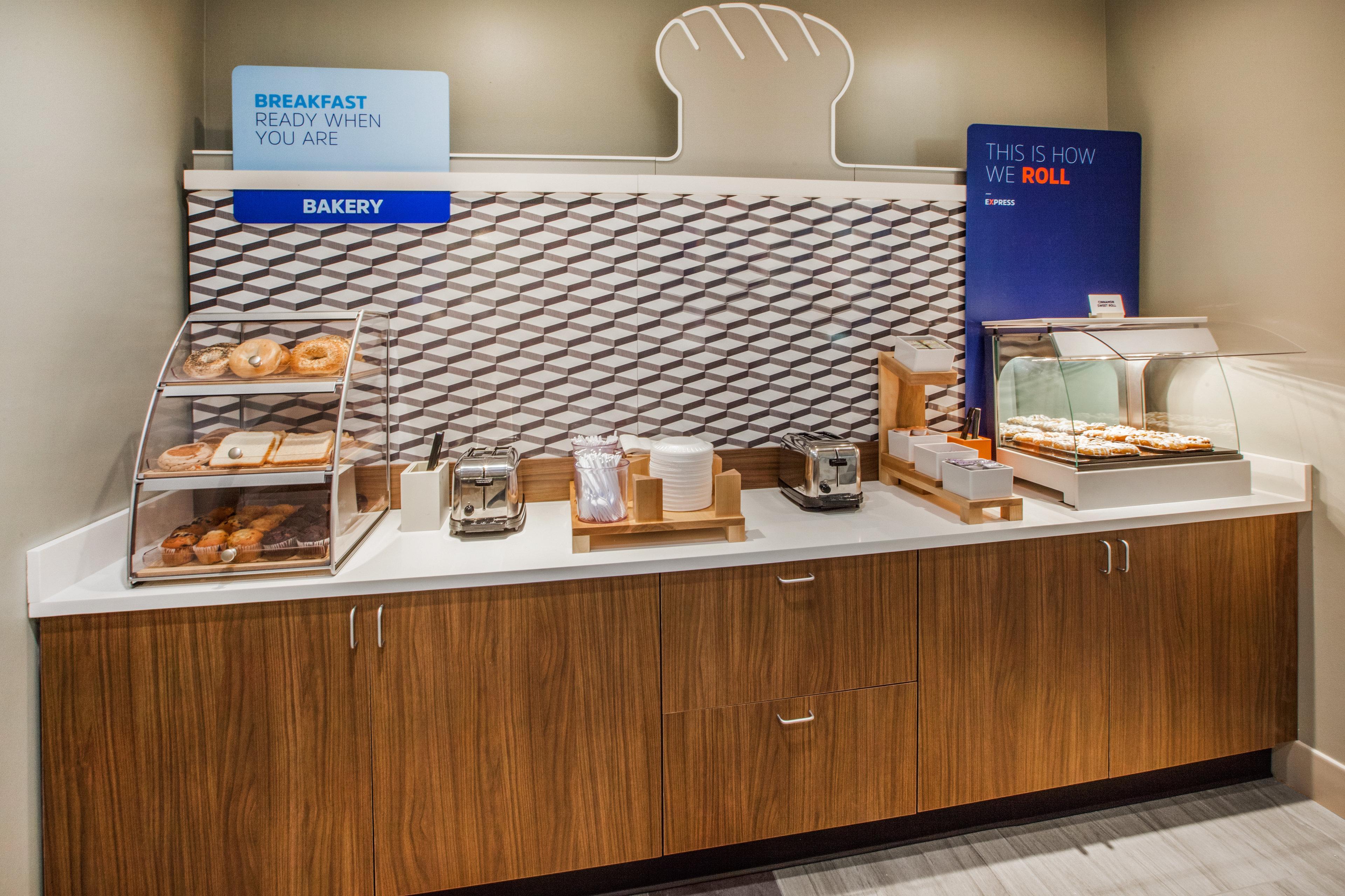 Holiday Inn Express & Suites Naples Downtown - 5Th Avenue By Ihg Buitenkant foto