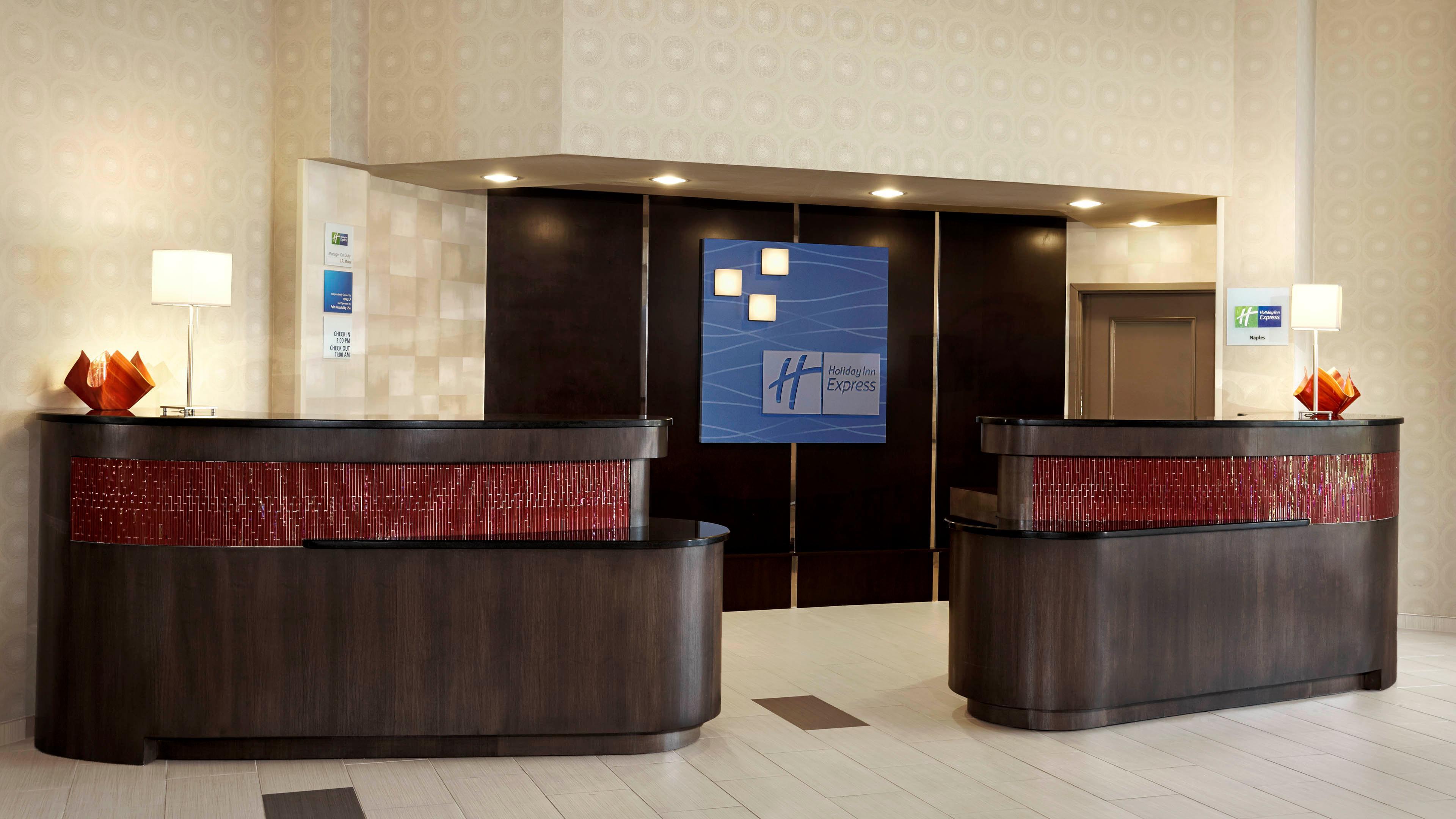 Holiday Inn Express & Suites Naples Downtown - 5Th Avenue By Ihg Buitenkant foto