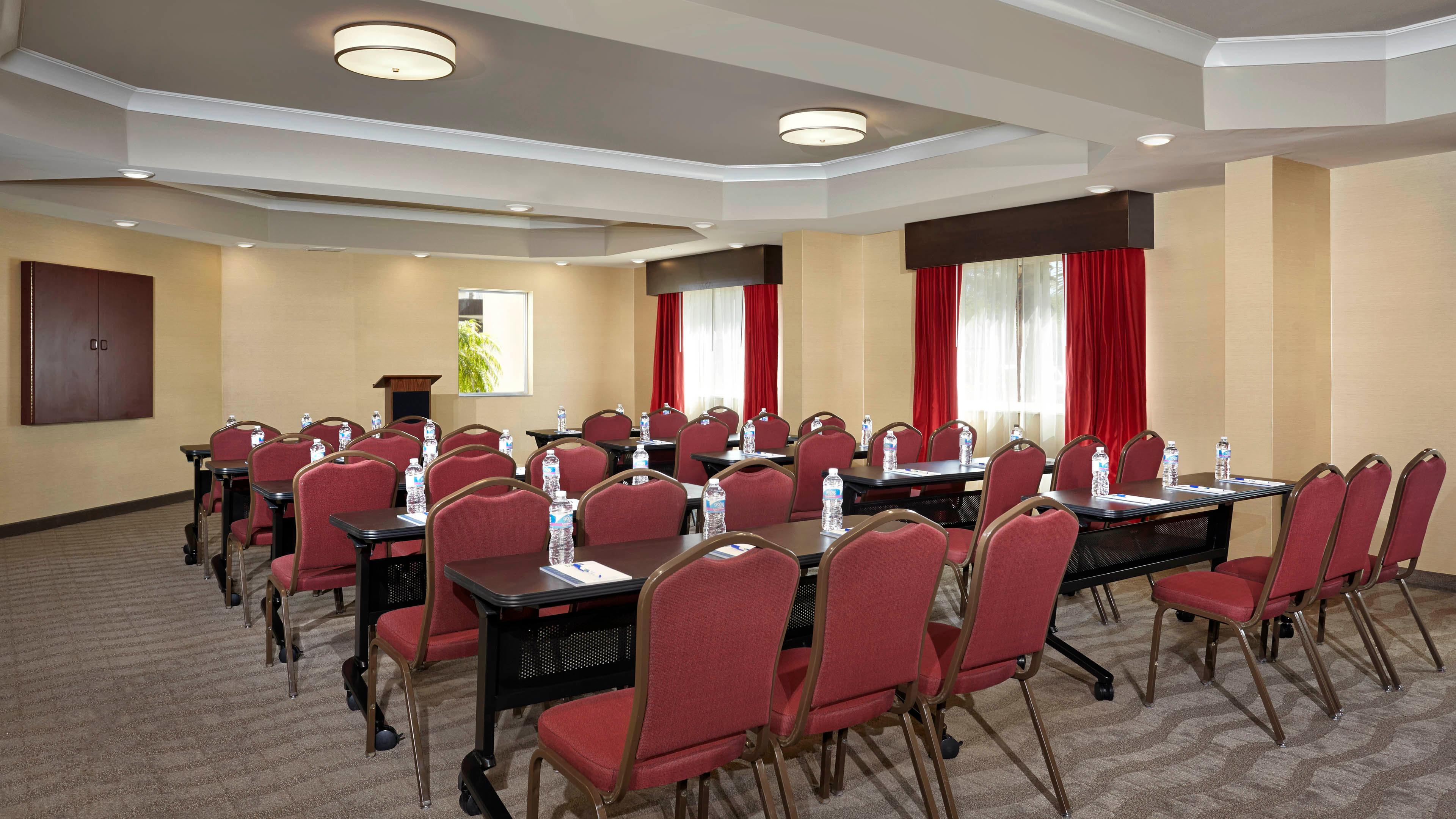 Holiday Inn Express & Suites Naples Downtown - 5Th Avenue By Ihg Buitenkant foto