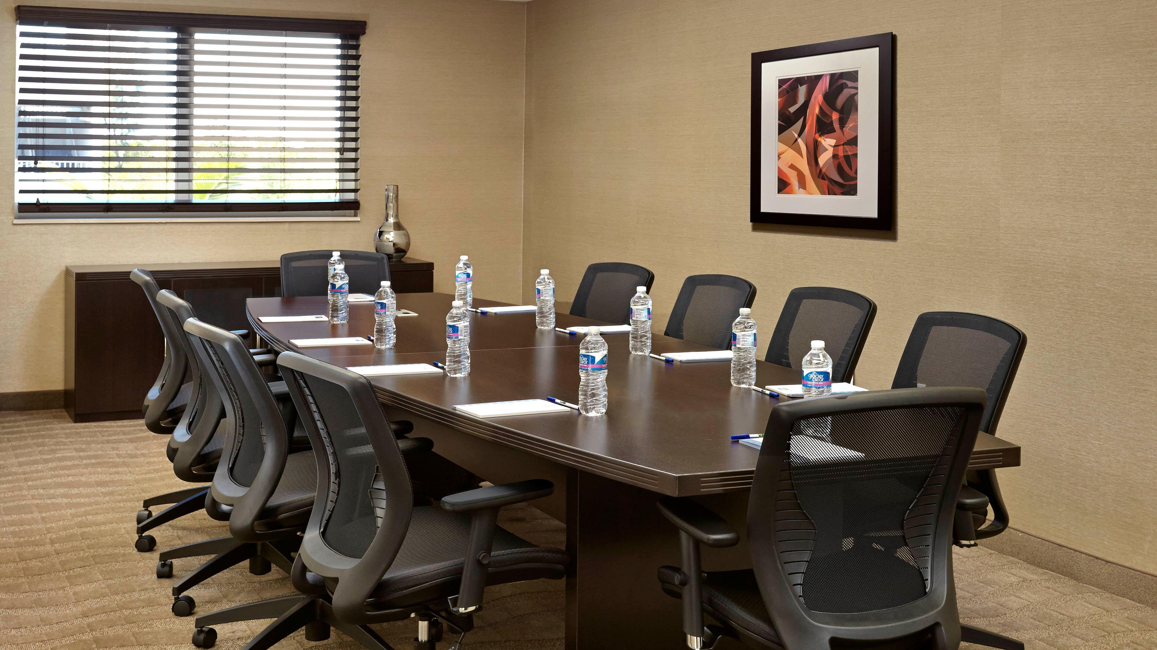 Holiday Inn Express & Suites Naples Downtown - 5Th Avenue By Ihg Buitenkant foto