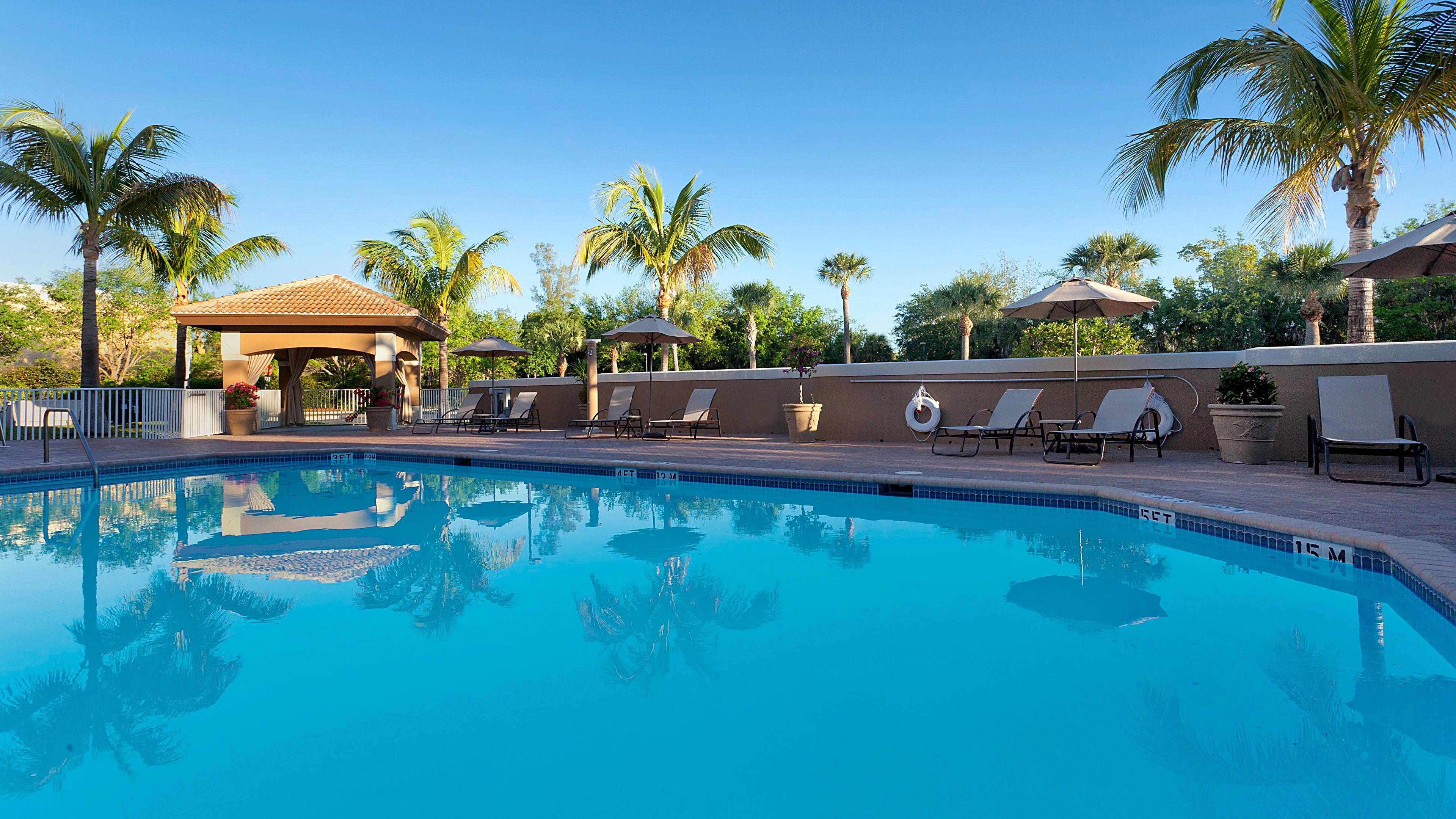Holiday Inn Express & Suites Naples Downtown - 5Th Avenue By Ihg Buitenkant foto