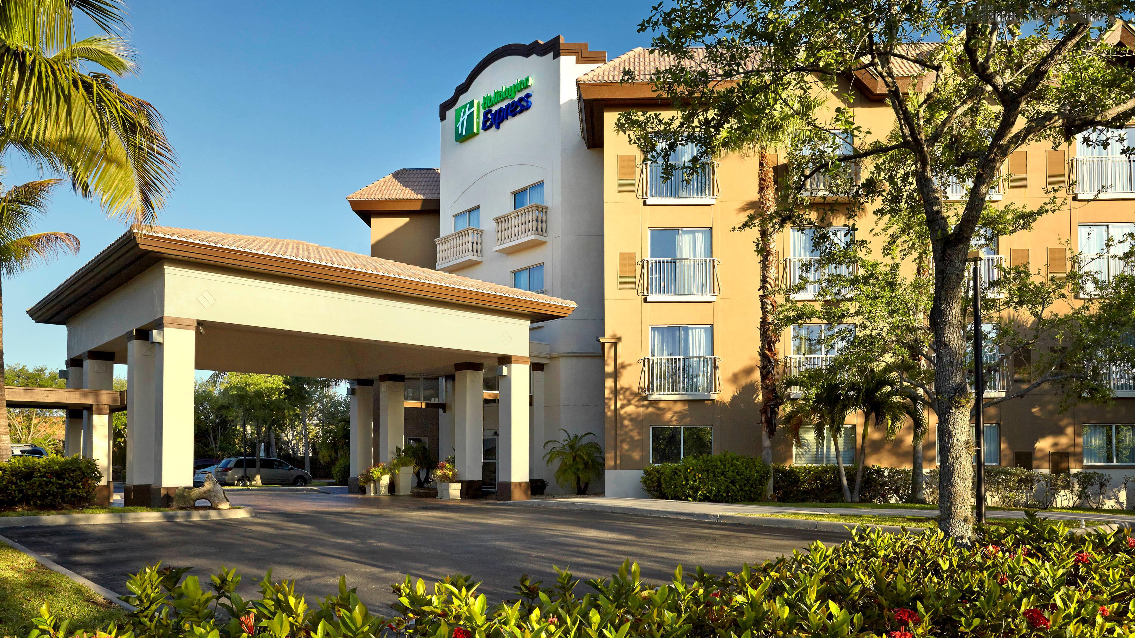 Holiday Inn Express & Suites Naples Downtown - 5Th Avenue By Ihg Buitenkant foto