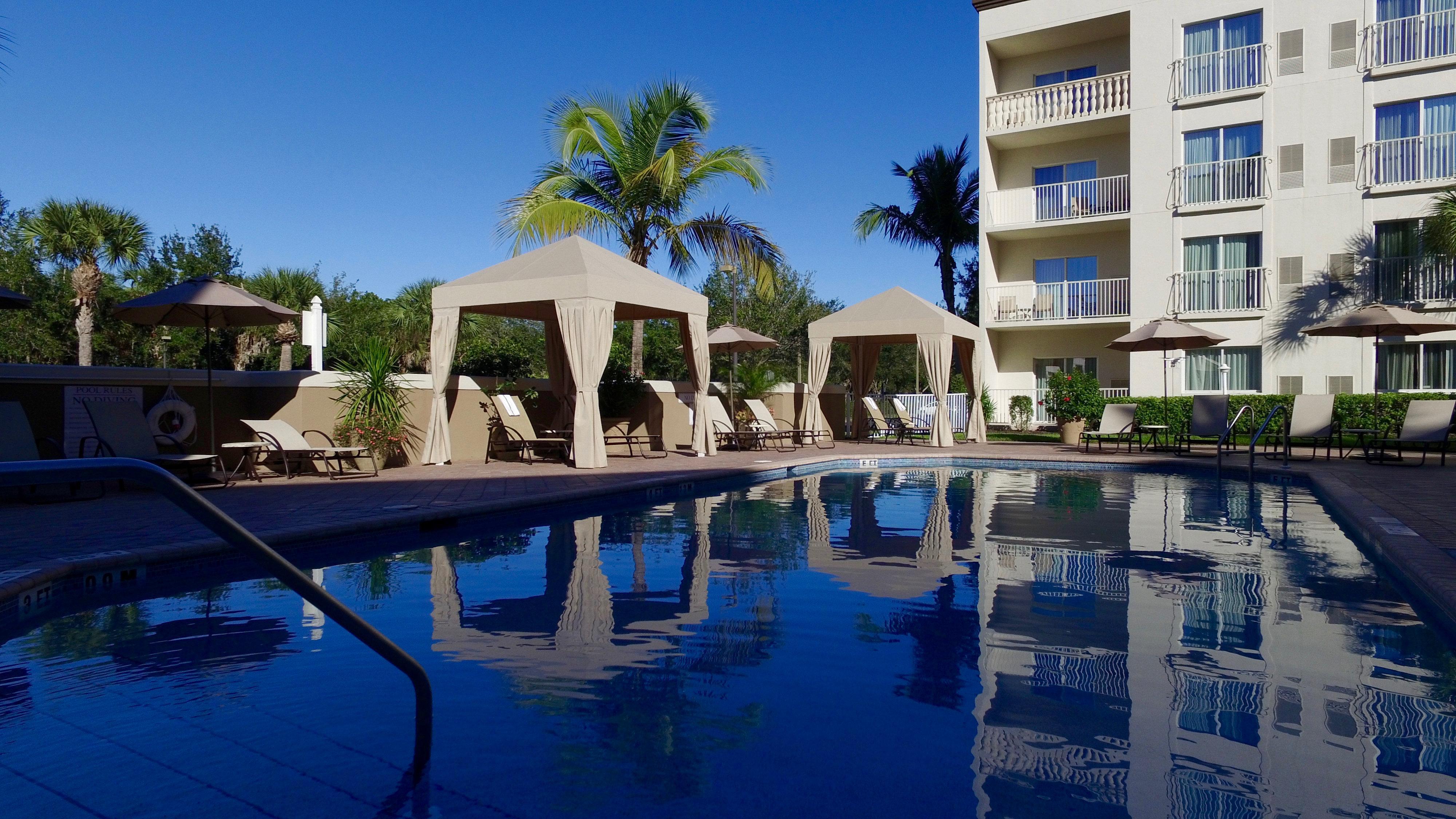 Holiday Inn Express & Suites Naples Downtown - 5Th Avenue By Ihg Buitenkant foto