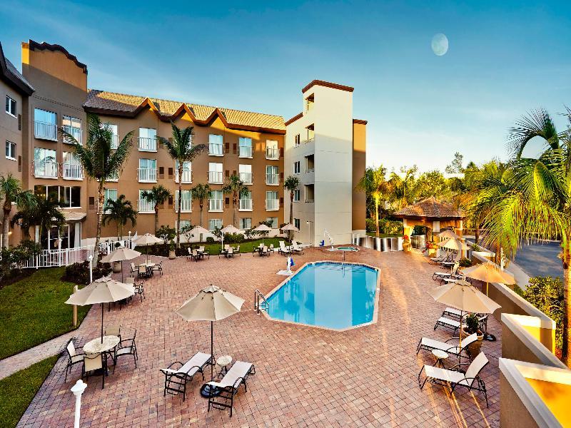 Holiday Inn Express & Suites Naples Downtown - 5Th Avenue By Ihg Buitenkant foto