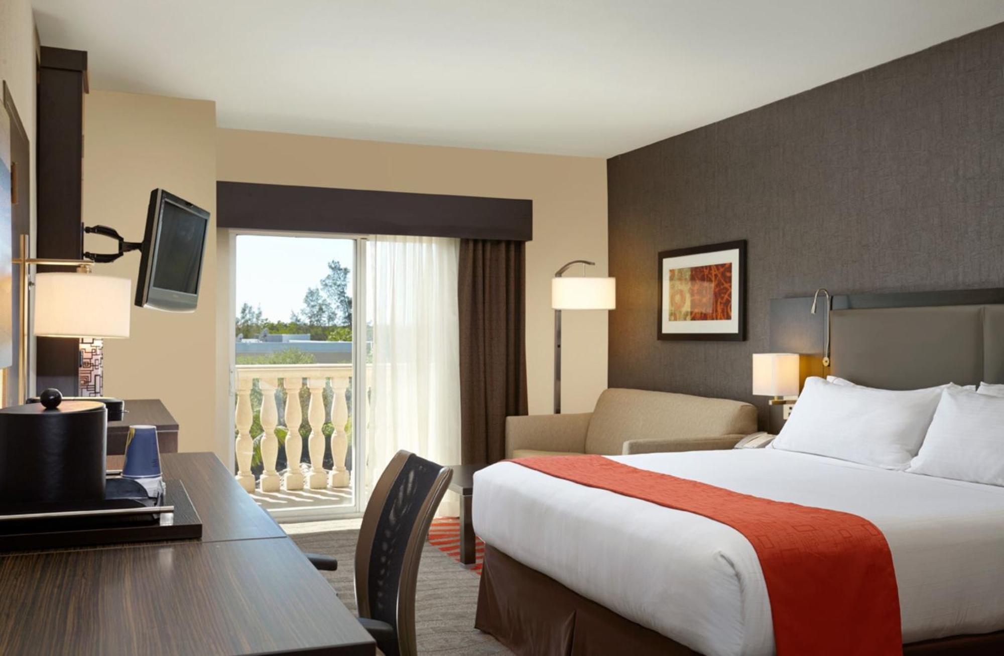 Holiday Inn Express & Suites Naples Downtown - 5Th Avenue By Ihg Buitenkant foto