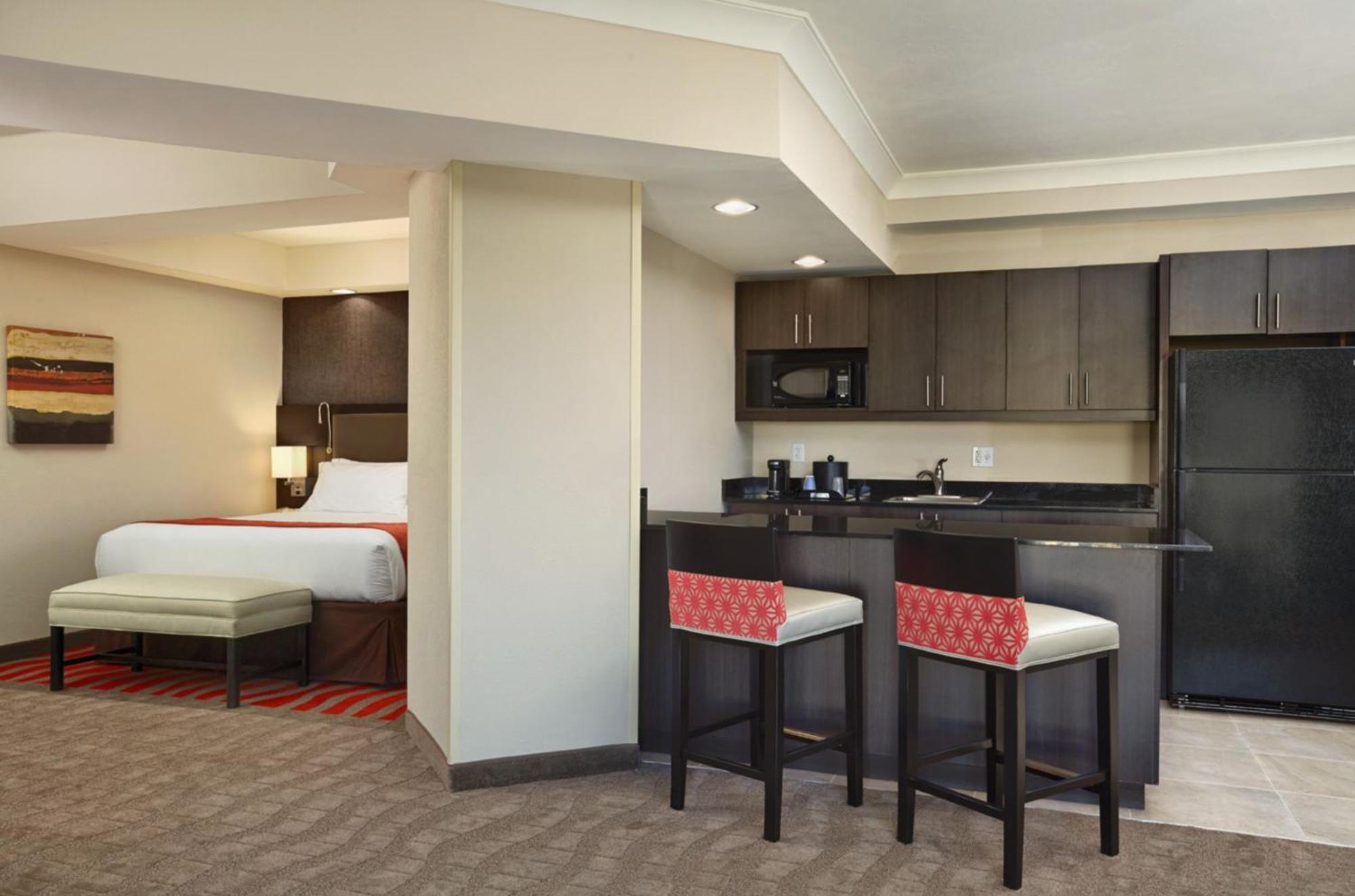 Holiday Inn Express & Suites Naples Downtown - 5Th Avenue By Ihg Buitenkant foto